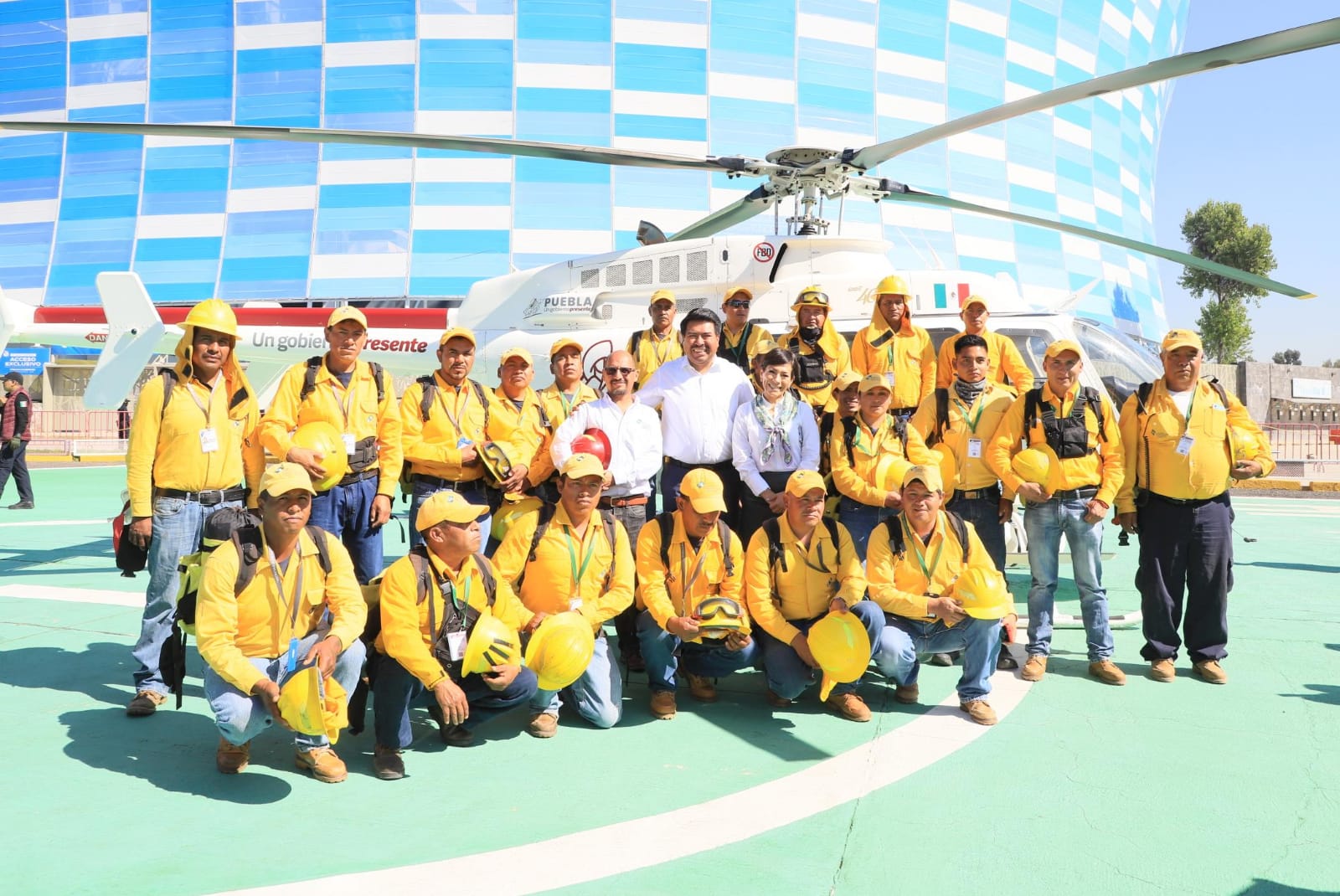 Reactiva Sergio Salomón tres helicópteros para otorgamiento de servicios de salud, seguridad y PC