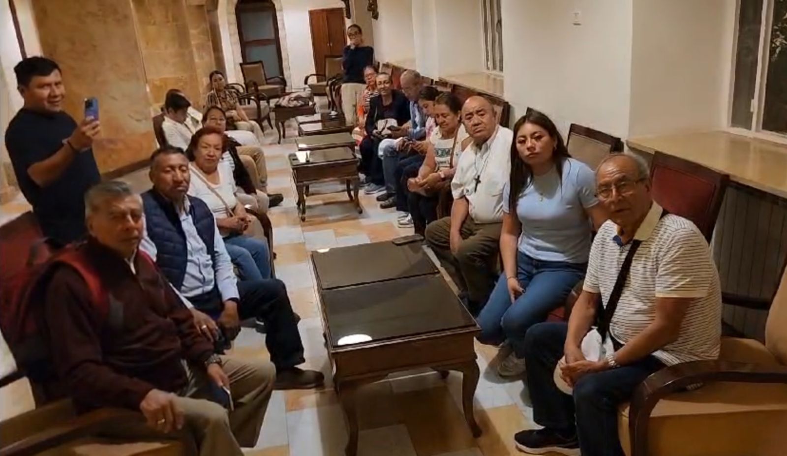 De regreso en México, los 17 peregrinos poblanos que estaban atrapados en Israel