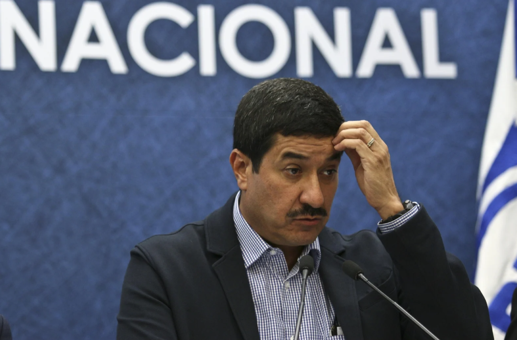 Renuncia de Javier Corral al PAN: «Está fundido con el PRI más corrupto de la historia», afirma