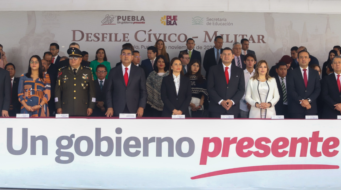 Con desfile y entrega de medalla “Carmen Serdán”, Puebla conmemora 113 Aniversario de la Revolución Mexicana