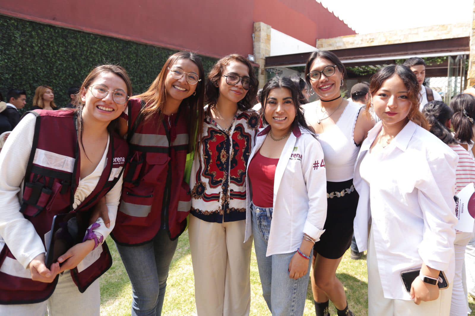 Nora Escamilla Reconoce el Papel de la Juventud en la Sociedad con Firma de Compromisos