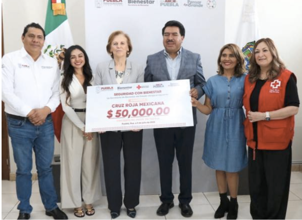 Bienestar entrega donativo a Cruz Roja para fortalecer su labor