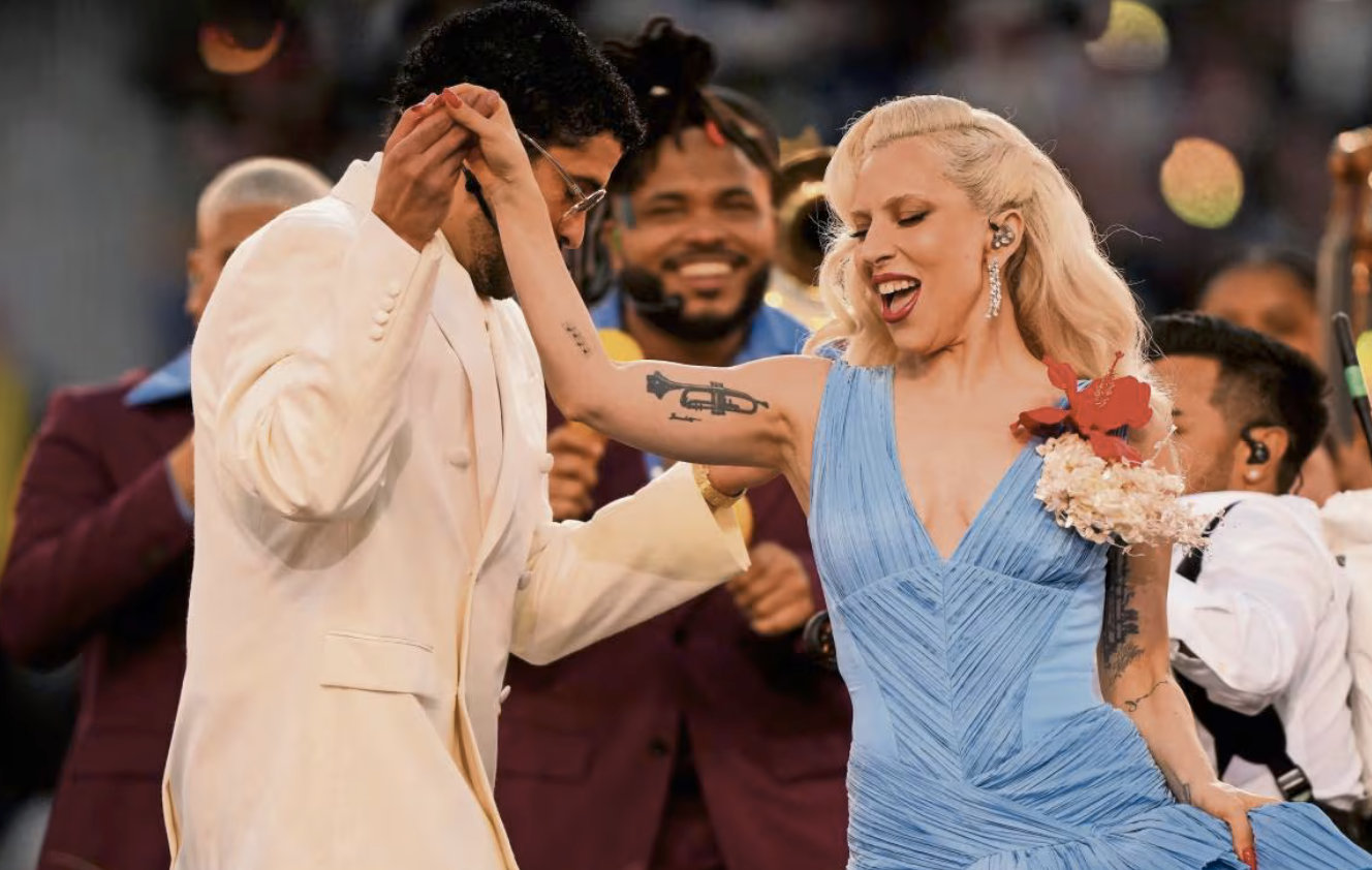 Bad Bunny eleva la cultura latina en el medio tiempo del Super Bowl LX