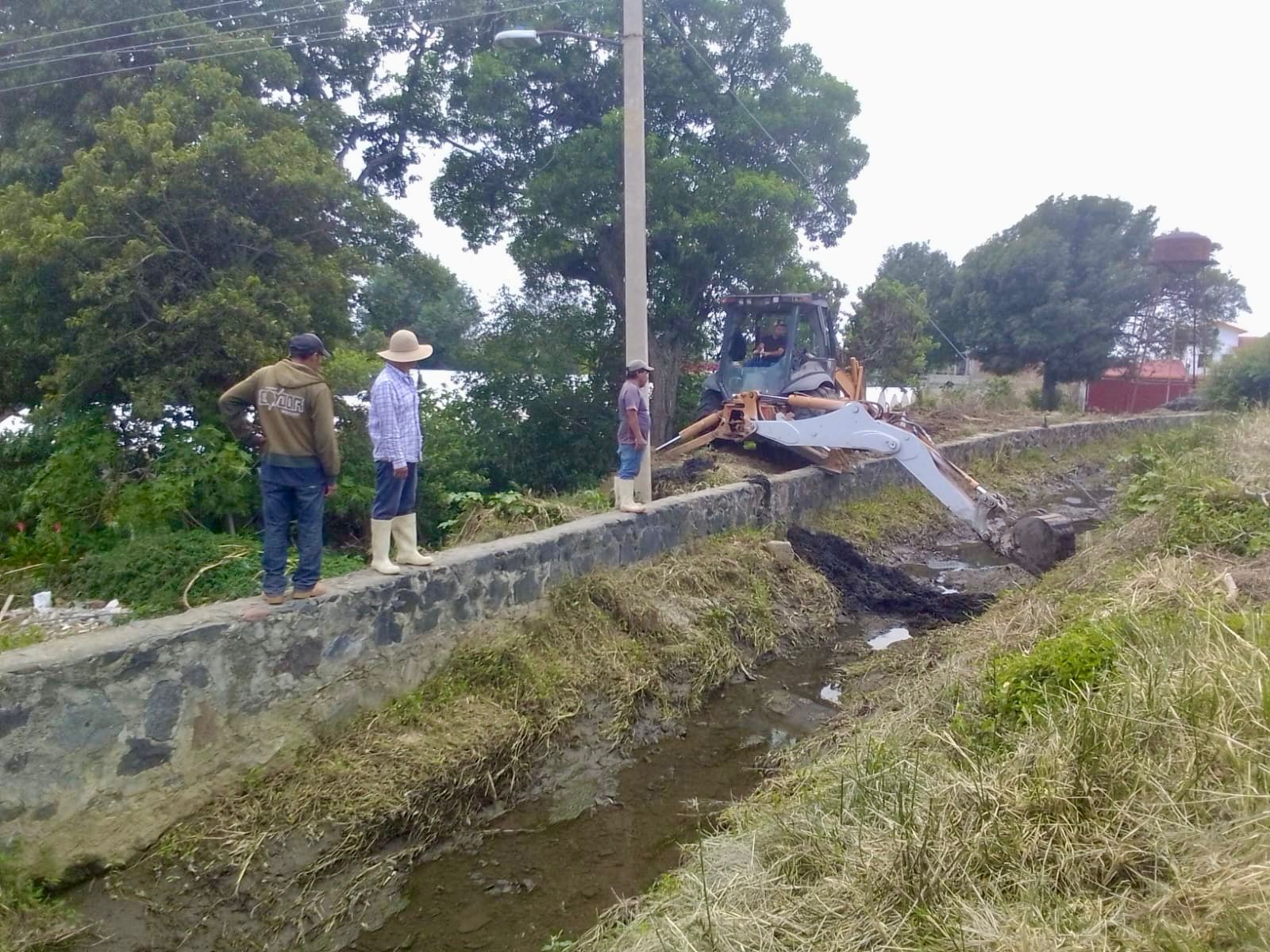 Tras una década en abandono, gobierno estatal rescata canal de riego de Atlixco