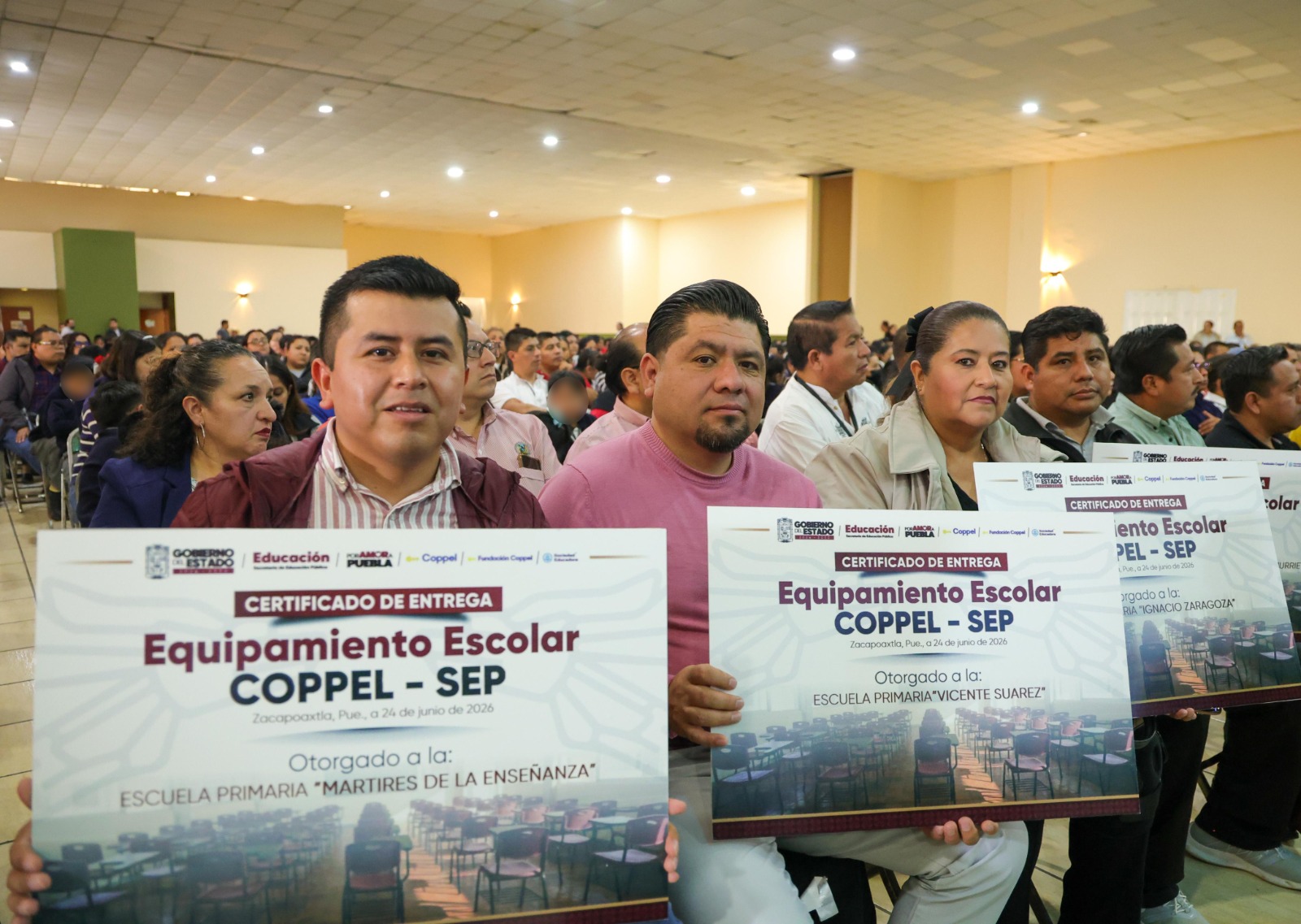 Entrega SEP más de 12 mil becas a estudiantes