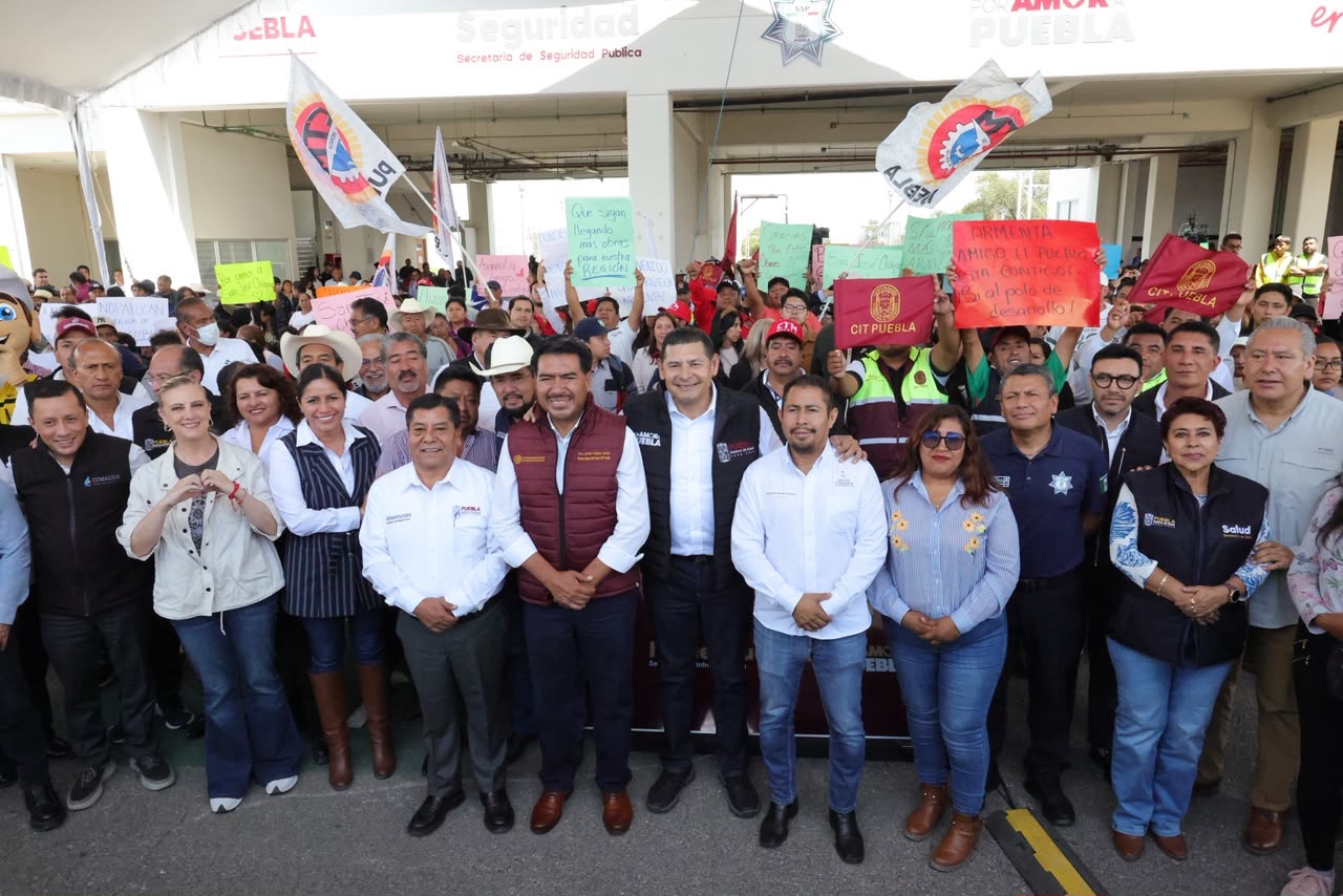 Protección Civil entrega apoyos a afectados en Huehuetla