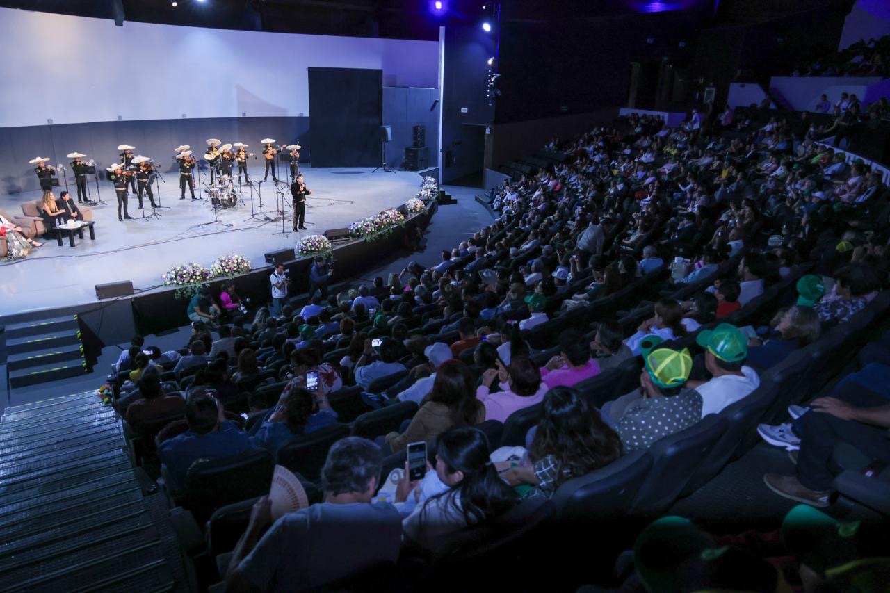 Gobierno estatal celebra a papás con recital musical para unir a las familias poblanas