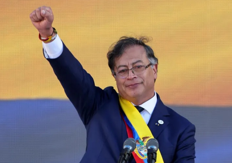 Colombia: ordenan “suspensión provisional” de Gustavo Petro