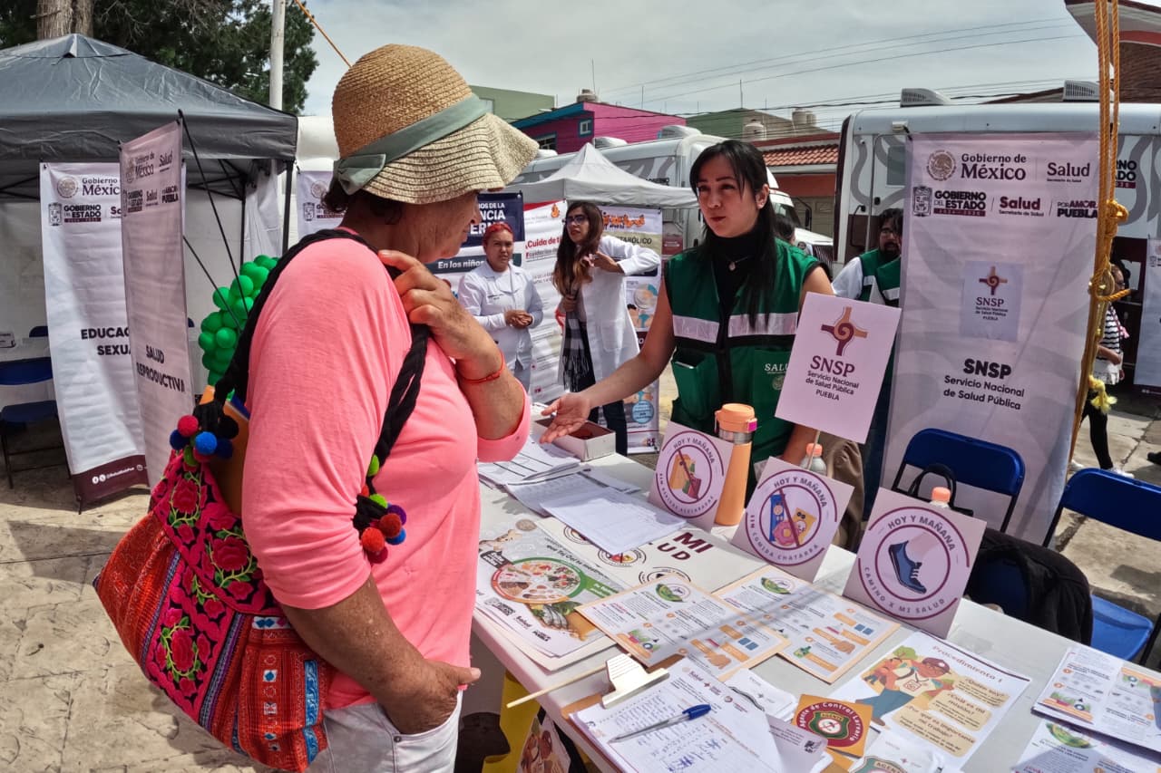 Acerca gobierno estatal servicios de salud a familias de San José Chiapa