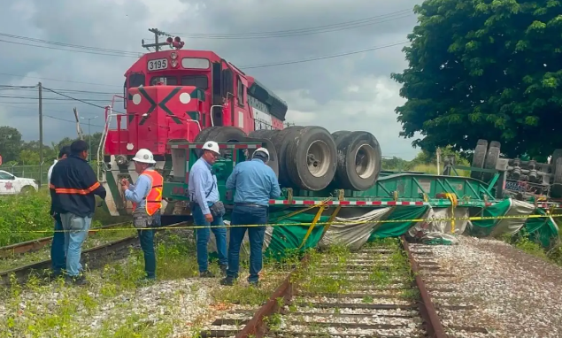 Tren de Ferromex embiste tráiler en Altamira, Tamaulipas; deja daños materiales