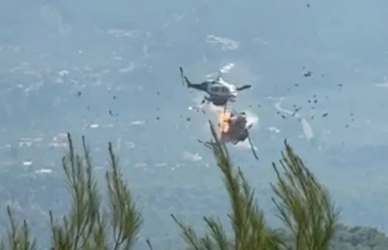 Dos helicópteros chocan mientras combatían un incendio en Grecia
