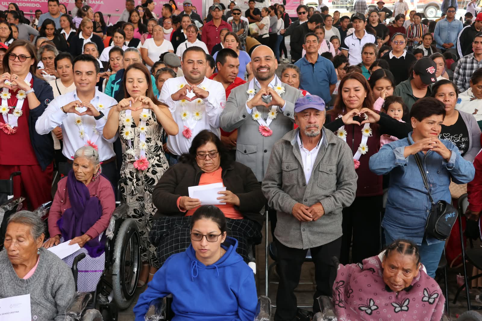 SEDIF acerca apoyos y servicios a las familias de Tlatlauquitepec